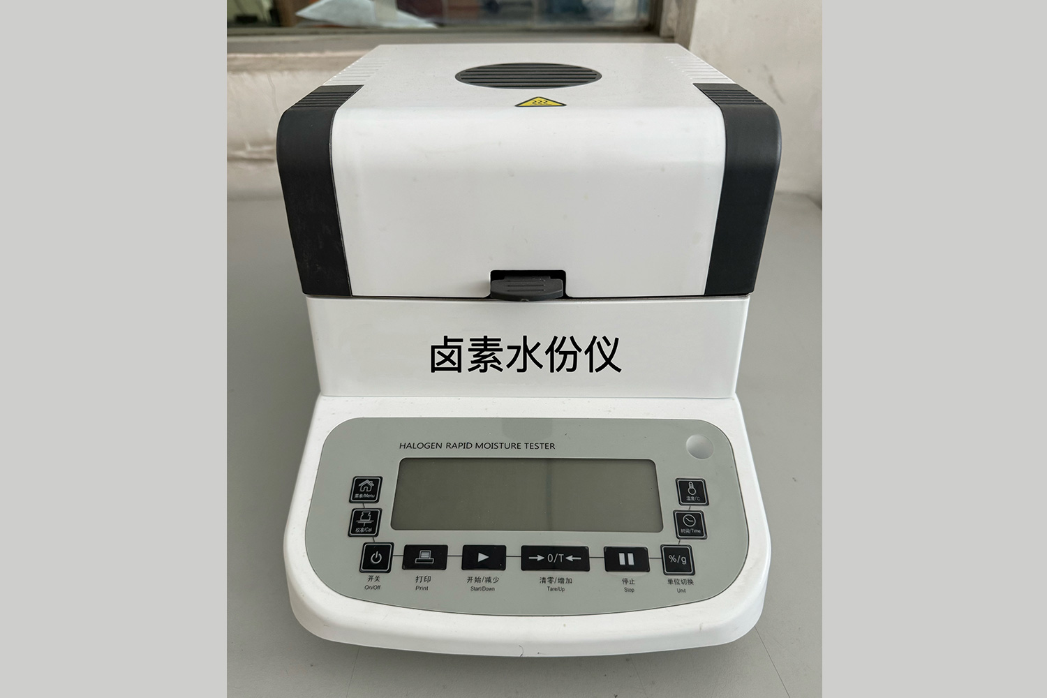 Halogen moisture analyzer